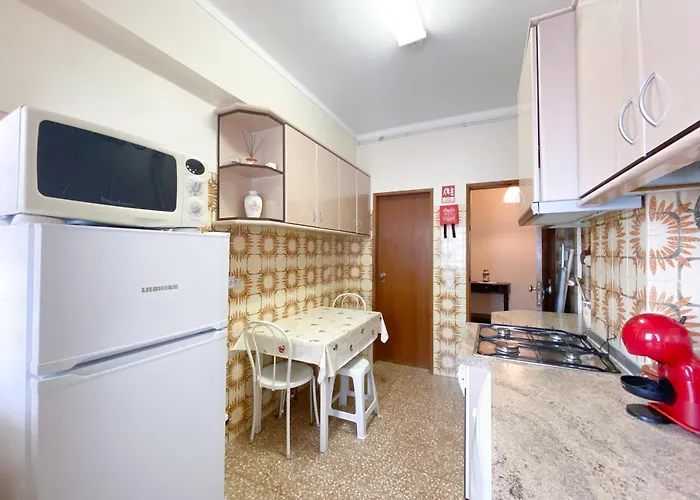 Central Apartment Near The Beaches #1922